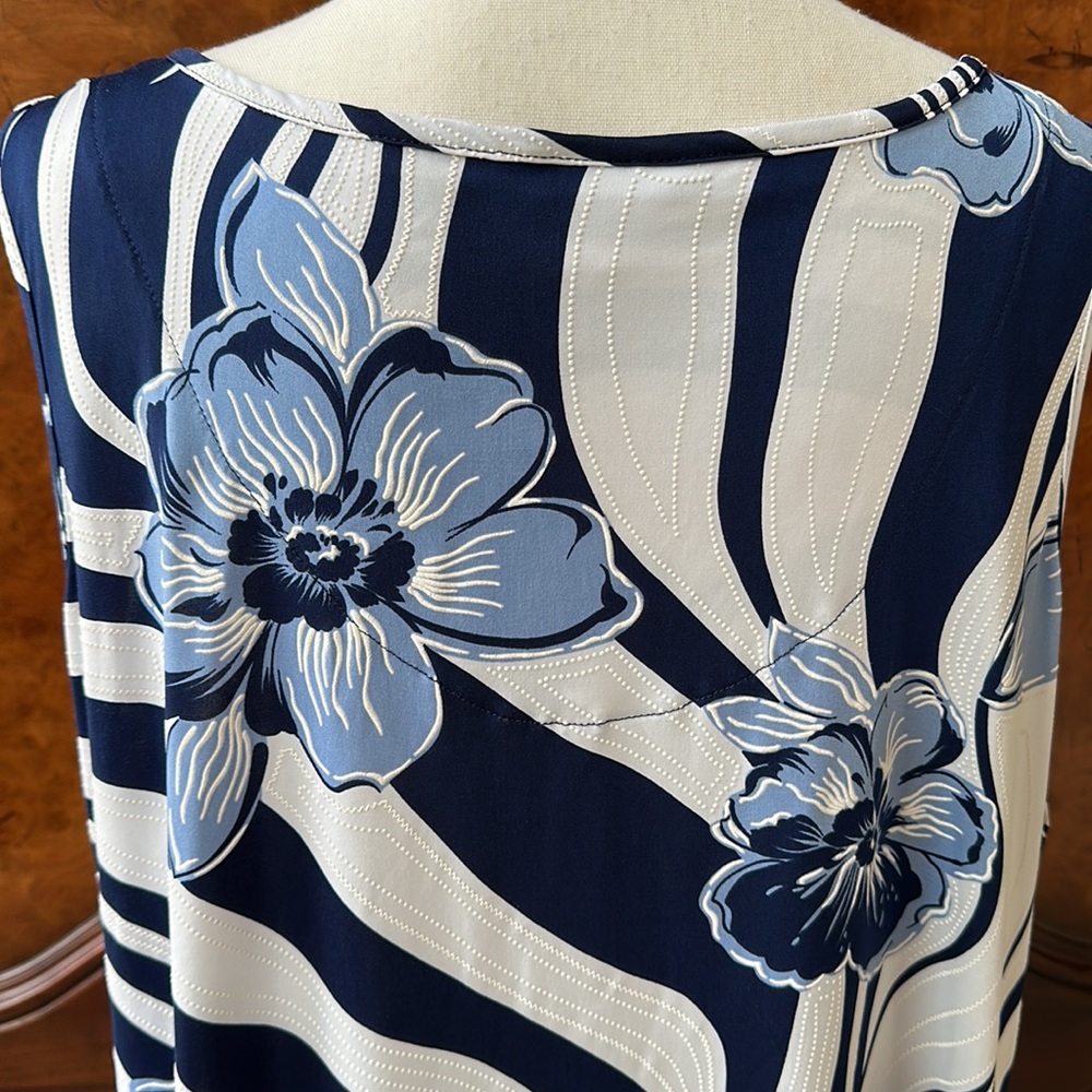 Gorgeous Avenue Floral Tank with Silver Accent (Size 18/20) - Picture 6 of 12